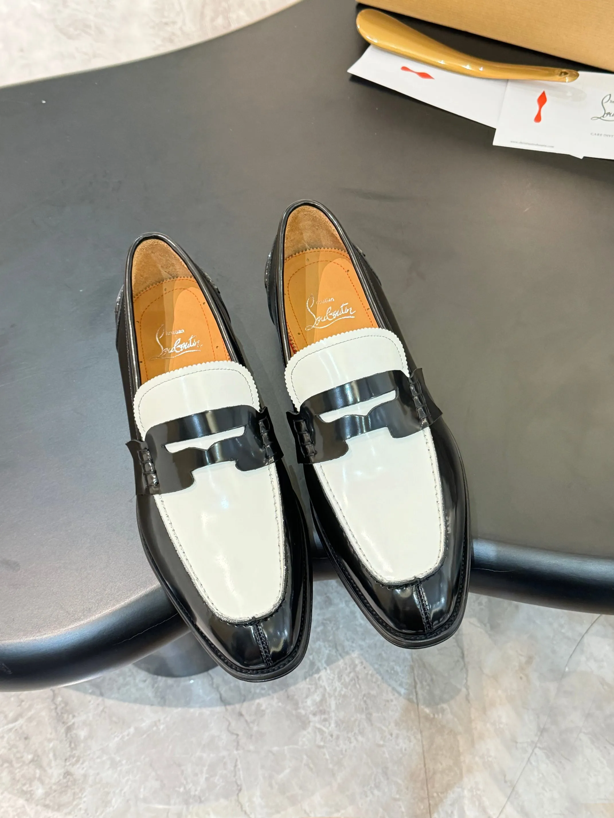 💰960 ••New real shots••CL～High-end men’s 👔Casual•loafers with red soles! ••🆑Genuine and top-quality goods from original orders ••✅💯 Purchase goods from top-quality original orders! Original imported patterned cowhide ➕Imported cowhide lining ➕Cowhide feet ➕Original leather outsole~🉑️Feel free to compare the authentic ones! Size: 39-44 (38.45.46.47 can be customized)